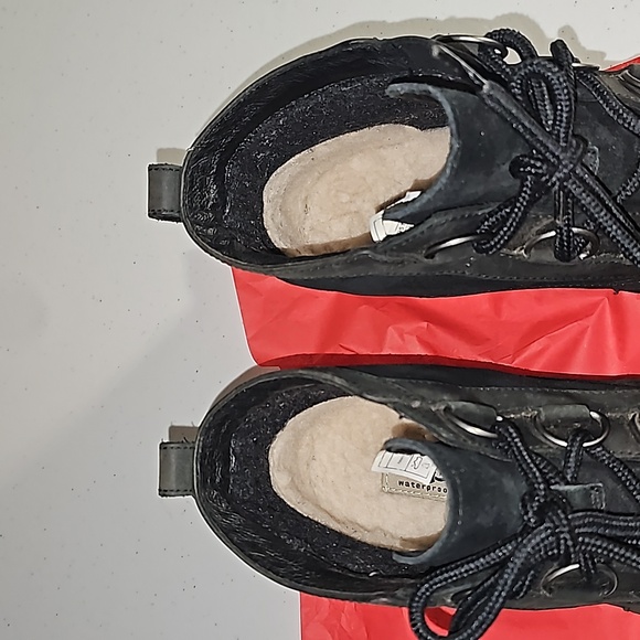 UGG Heather Waterproof Rain Lace up Bootie Sz 9.5 Black VGUC Comfortable - Picture 10 of 16